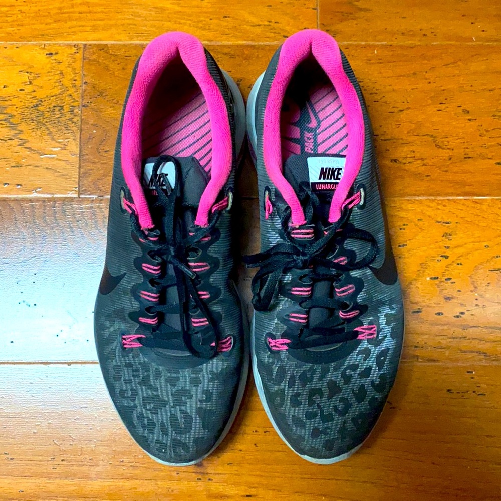 Size 11 Nike running shoes